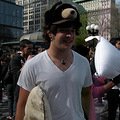 ŦԼϹ㳡ͷս Pillow Fight NYC_4