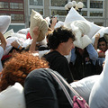 ŦԼϹ㳡ͷս Pillow Fight NYC_0