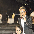 47岁苏永康豪掷30万拍沙漠婚纱照_1