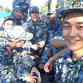 围观中戏男女生军训照，脸一个牌子买来的吗？_3