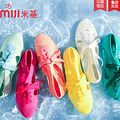 无意中发现的果冻凉鞋 求鉴定好不好