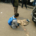 人和出车祸了 一奔驰车把一小孩撞死了（更新视频截图）