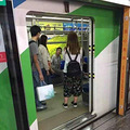 邓超现身轨道交通二号线拍《从你的世界路过》_2