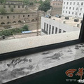 好惨！产妇剧痛医生多次建议剖腹产，遭家属拒绝，产妇跳楼自杀_0