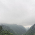 娄山关，绿苔木阶，青山白塔有脊，行路淡雾_0