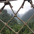 娄山关，绿苔木阶，青山白塔有脊，行路淡雾_2