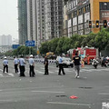 奔驰连撞多车致3死10伤！副驾女子痛哭：我们撞了好多人_5