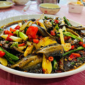 探店开了40年的天价蹄花汤【美食红黑榜】_0