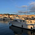 �Ϸ�SaintTropez����һ������ĵط����еİ������֣�_2
