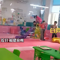 工厂车间设托管区请人帮员工看娃，公司回应：1岁以上孩子可托管_0