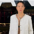 50岁周迅状态太松弛，穿健美裤参加时尚大秀，把高定当成家居服_5
