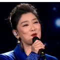 蛇年春晚镜头下的中年女星，一眼看出谁是天然脸55岁王菲不一样_5