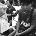 沈阳辣妈地铁内喂奶引尴尬 网友晒照片挨批(图)