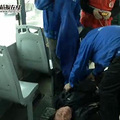酒喝多了 公交车里倒了_2