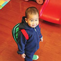 赵文卓晒儿子萌照：第一天上幼儿园有点兴奋_0