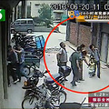 昨天一群快递员徒手接住一个从五楼摔下来的2岁小女孩~！！_0