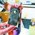 熟睡中iPhone4手机突然爆炸 卧室烧得浓烟滚滚_1