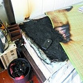熟睡中iPhone4手机突然爆炸 卧室烧得浓烟滚滚_2