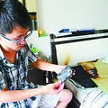 熟睡中iPhone4手机突然爆炸 卧室烧得浓烟滚滚_3