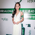 舒淇刘嘉玲秀深V女星穿衣终极招数大比拼_1