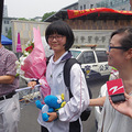 直击：2014杭州高考现场  高考结束啦！嗨皮去吧_5