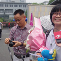 直击：2014杭州高考现场  高考结束啦！嗨皮去吧_3