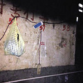 杭州城北雨天发生罕见大火 40辆电瓶车烧成骨架