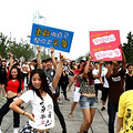 老板，你还记得当年鸟巢演唱会外的小苹果快闪吗