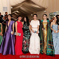 原来中国女星是一排出场！！！周迅看到要哭了吧？