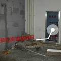 金色黎明一期商铺野蛮装修导致楼上16层每层大理石大面积开裂_3