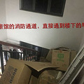金色黎明一期商铺野蛮装修导致楼上16层每层大理石大面积开裂_4