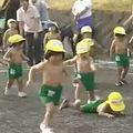 危机感! 中国孩子在寒风中哆嗦, 日本孩子却_1