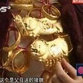 亮瞎眼！婚纱镶嵌10斤黄金价值200万_5