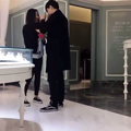 95后小伙花百万求婚网红 给她花钱有成就感_2