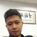你眼睛会笑，弯成一条桥