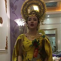 农村婚礼：新娘子学范冰冰穿龙袍结婚，搞得像登基一样！_0