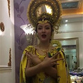农村婚礼：新娘子学范冰冰穿龙袍结婚，搞得像登基一样！_1