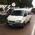 义乌一辆面包车无视交警疾驰而来，径直冲向正过斑马线的父子俩._3