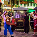 影视大巡游，两街夜游，新《暴雨山洪》—横店开启狂欢夜模式_0