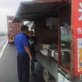 奇葩！国庆上高速卖炒面8天赚1个亿？浙江_3