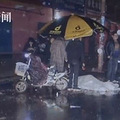 儿子撞人逃逸，母亲帮其回现场查看，遭遇车祸......_2