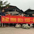 七旬老人为救猫狗，低头求人，辛酸救助看哭众人..._1