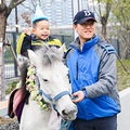 马儿回家了，小朋友列队欢迎！杭州这所幼儿园里养了一群可爱的动_2