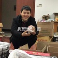 杭州大学生毕业后卖苹果，越卖越火，现在开出第四家店_0