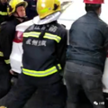 “明天校门口见！”家长群两个爸爸约架打得头破血流，孩子却…_2