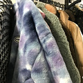 杭州年轻人喜欢和中老年抢衣服穿？中山中路上的这两家店，每天挤_4