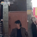 杭州年轻人喜欢和中老年抢衣服穿？中山中路上的这两家店，每天挤_1