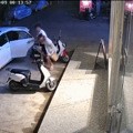 女子凌晨在街头遭前男友强行拖上车，挣扎尖叫一分多钟，警方已介_0