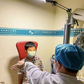 我和孩子他爸近视800多度，宝还有救吗？_0