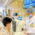 我和孩子他爸近视800多度，宝还有救吗？_1